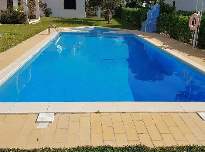 Algarve Falesia 公寓 *